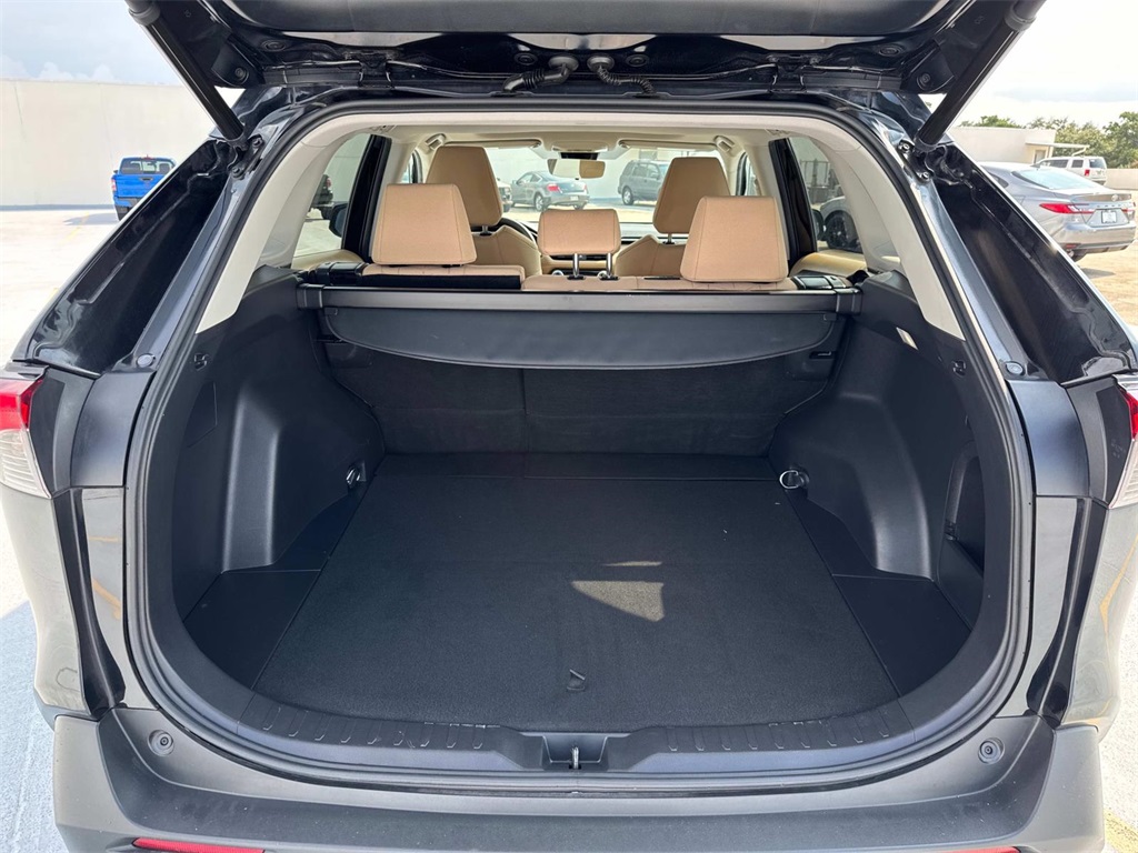 2022 Toyota RAV4 Hybrid XLE photo 7