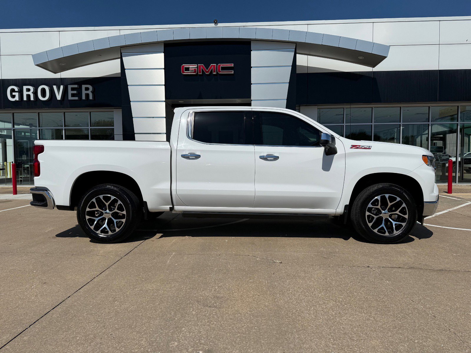 2023 Chevrolet Silverado 1500 LTZ photo 3