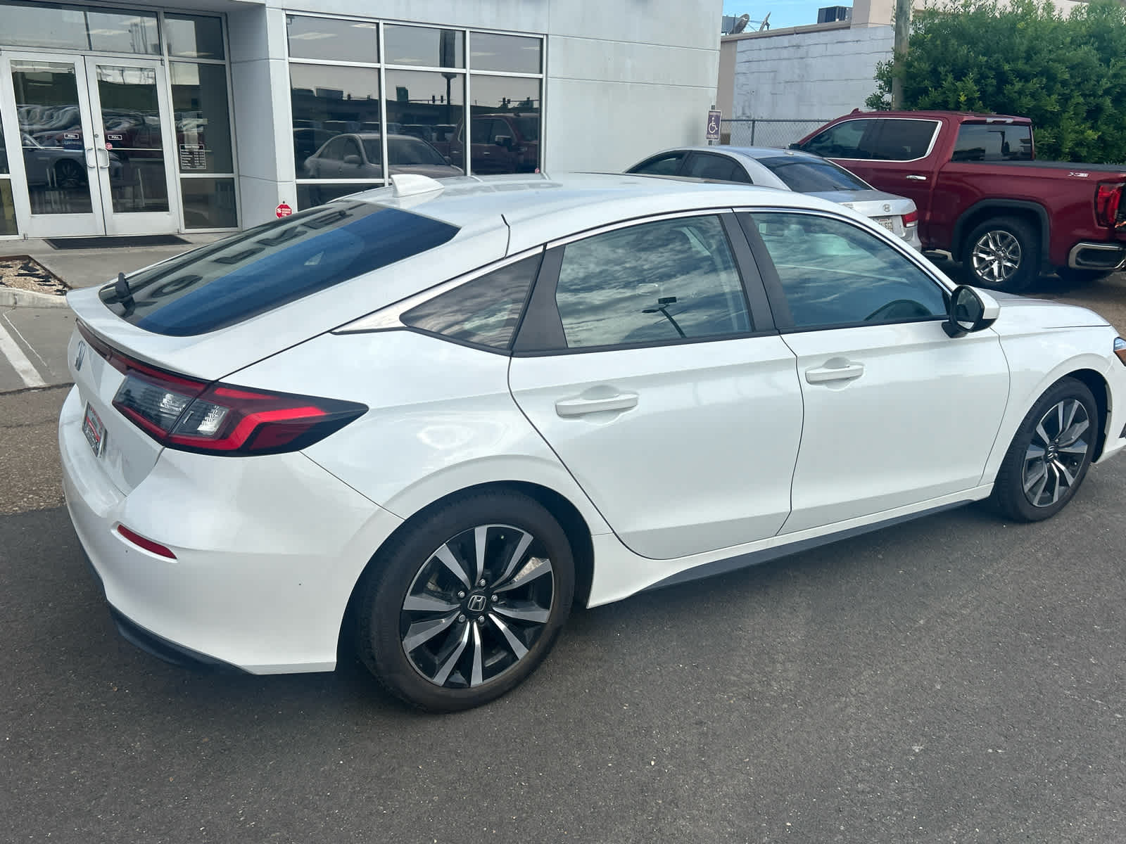 2024 Honda Civic Hatchback EX-L photo 6