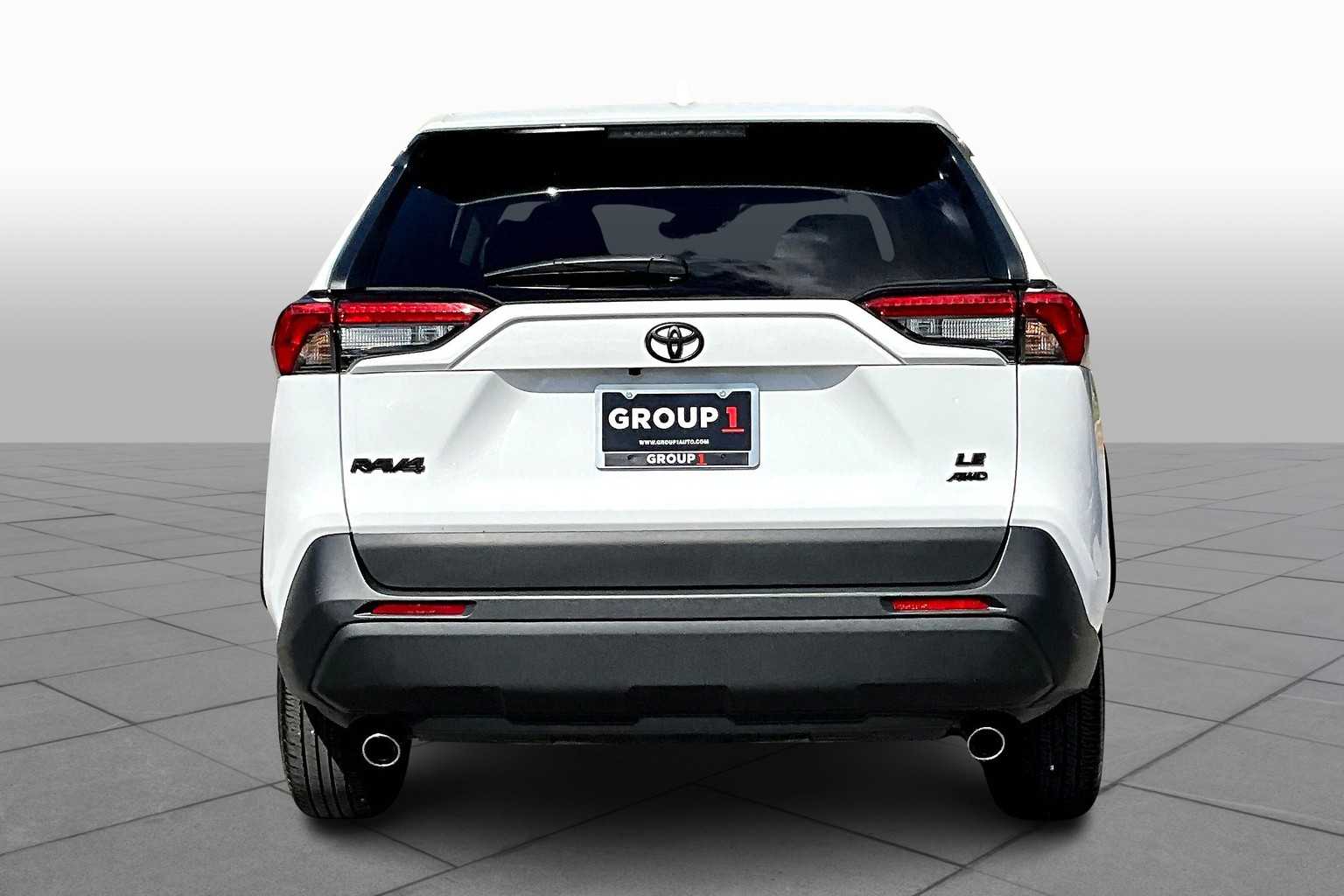 2024 Toyota RAV4 LE photo 4