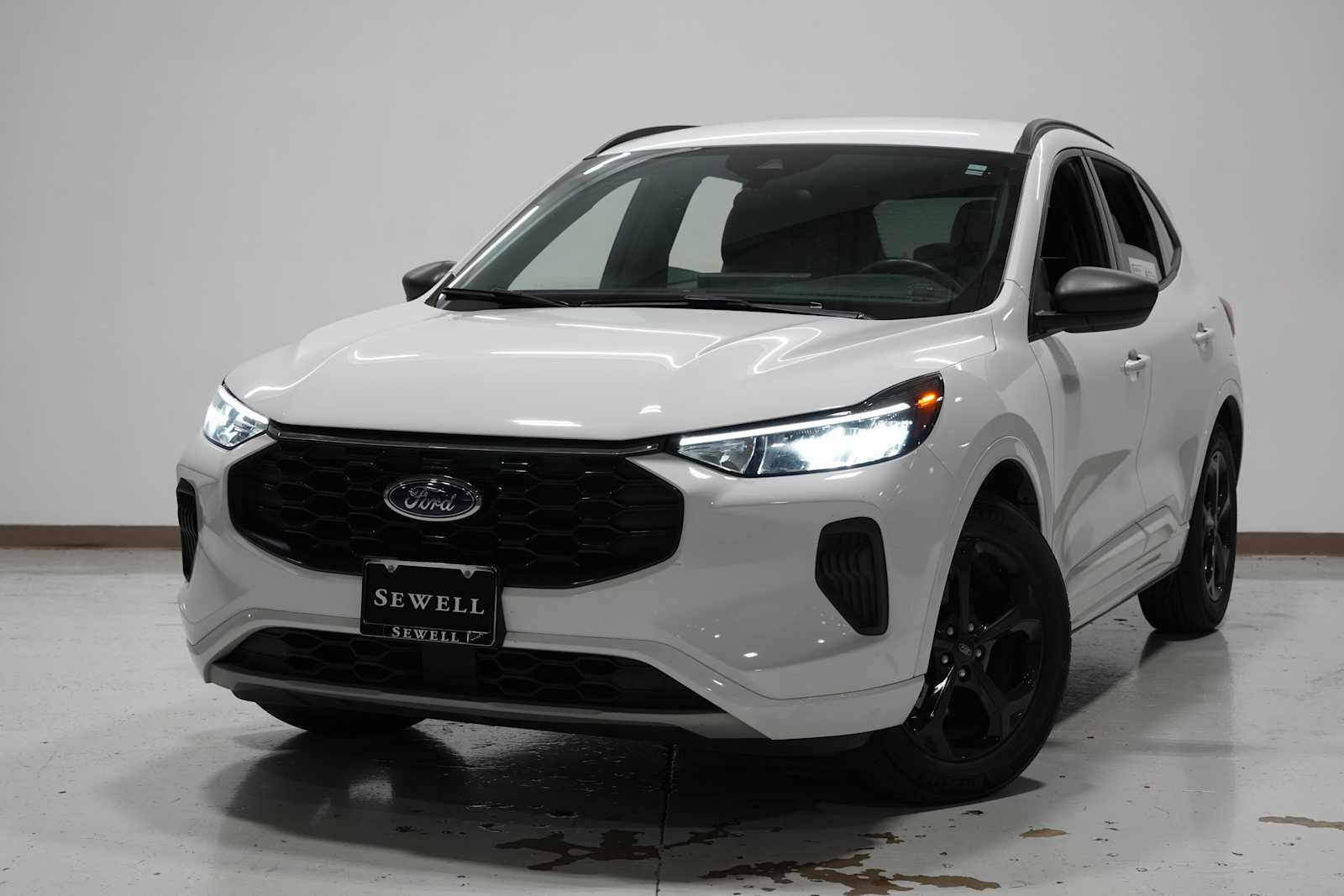 2023 Ford Escape ST-Line's photo