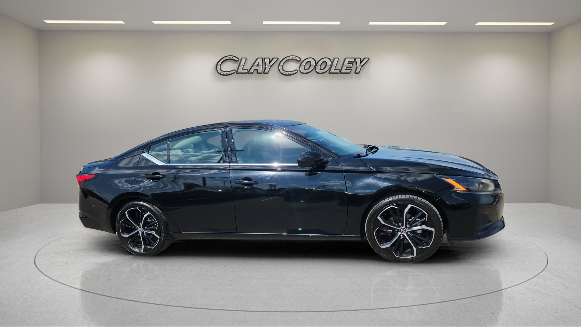 2024 Nissan Altima 2.5 SR photo 2