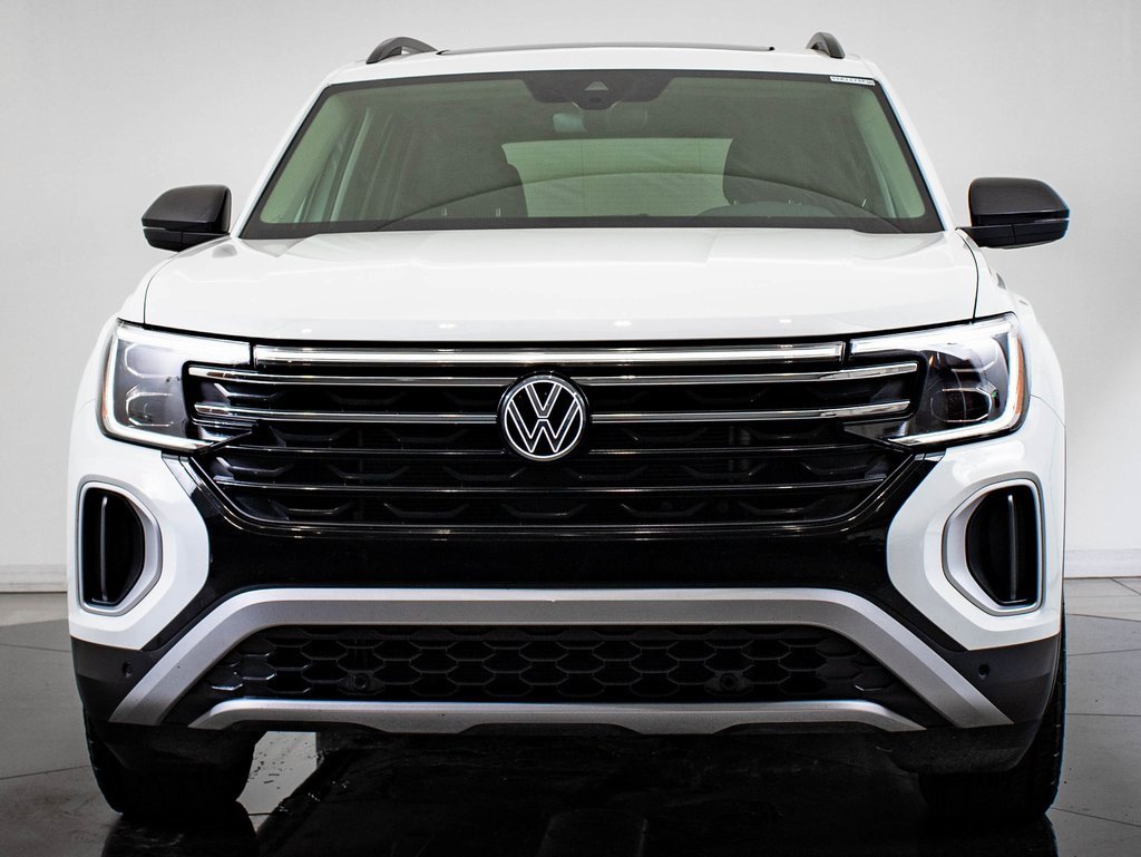 2025 Volkswagen Atlas Peak Edition SE photo 2