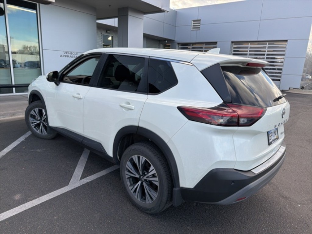 2022 Nissan Rogue SV photo 4