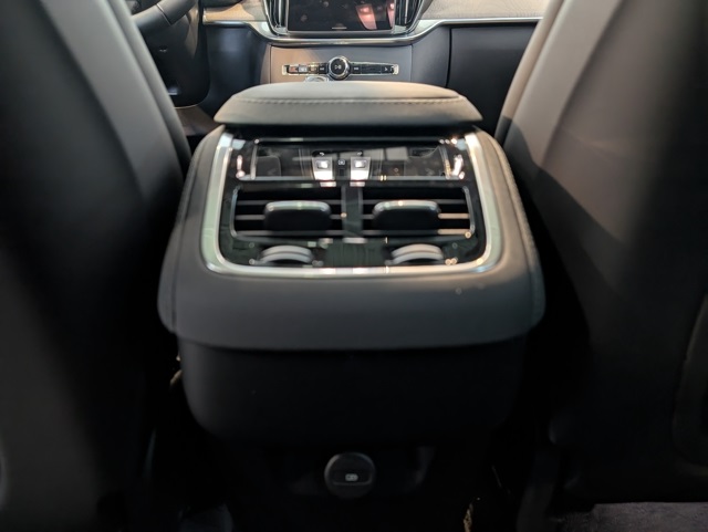 2026 Volvo XC90 Plus photo 23