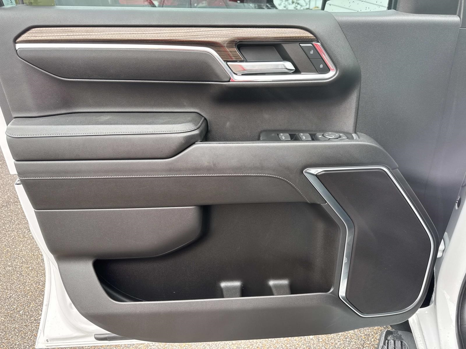 2023 Chevrolet Silverado 1500 LT photo 17