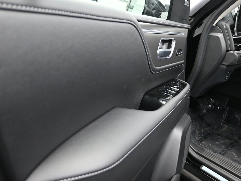 2025 Infiniti QX80 Pure photo 11