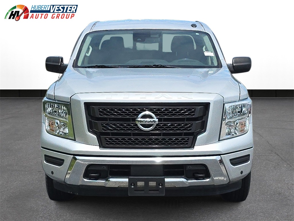 2021 Nissan Titan SV photo 3