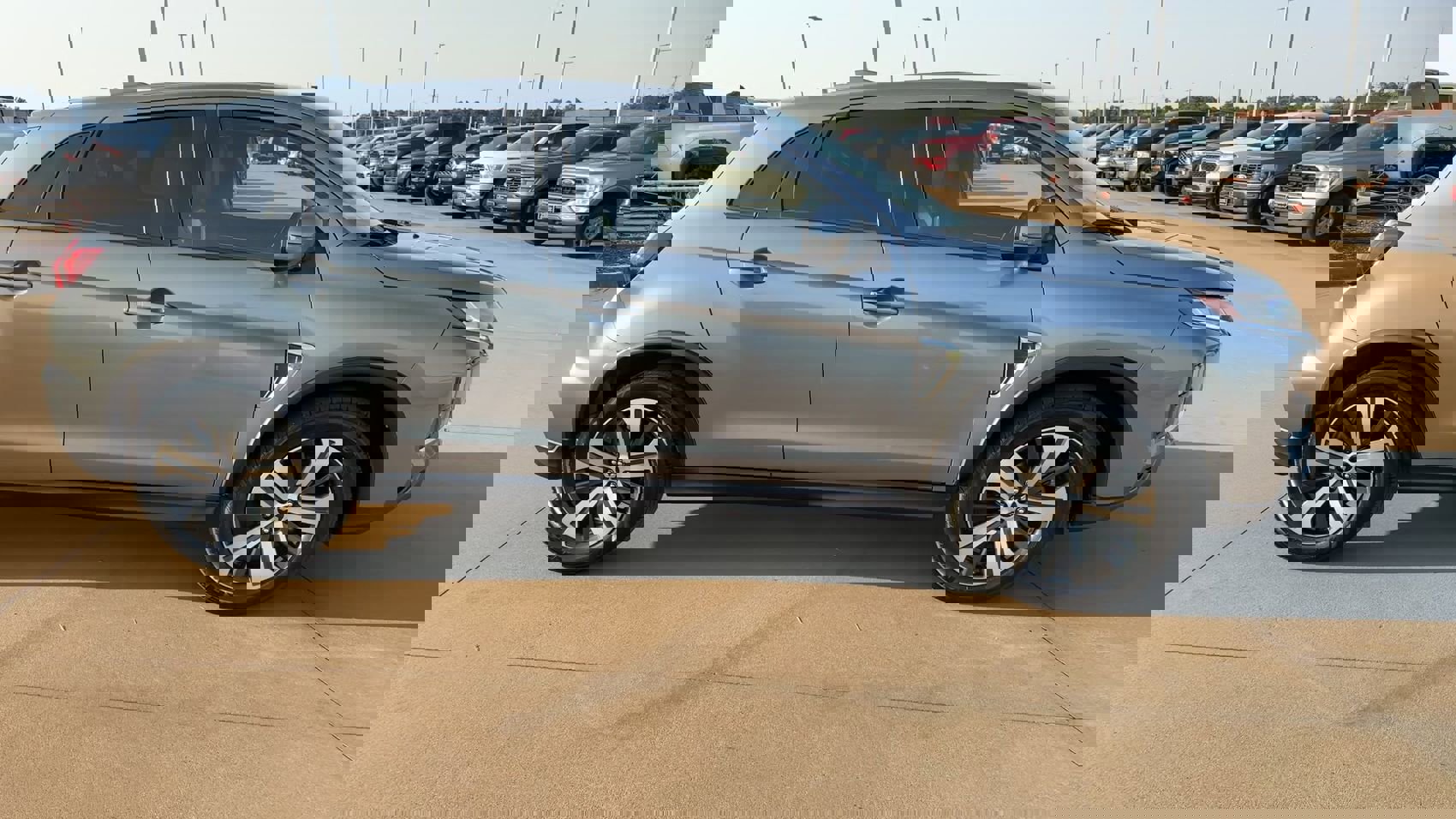 2024 Mitsubishi Outlander Sport SE photo 2