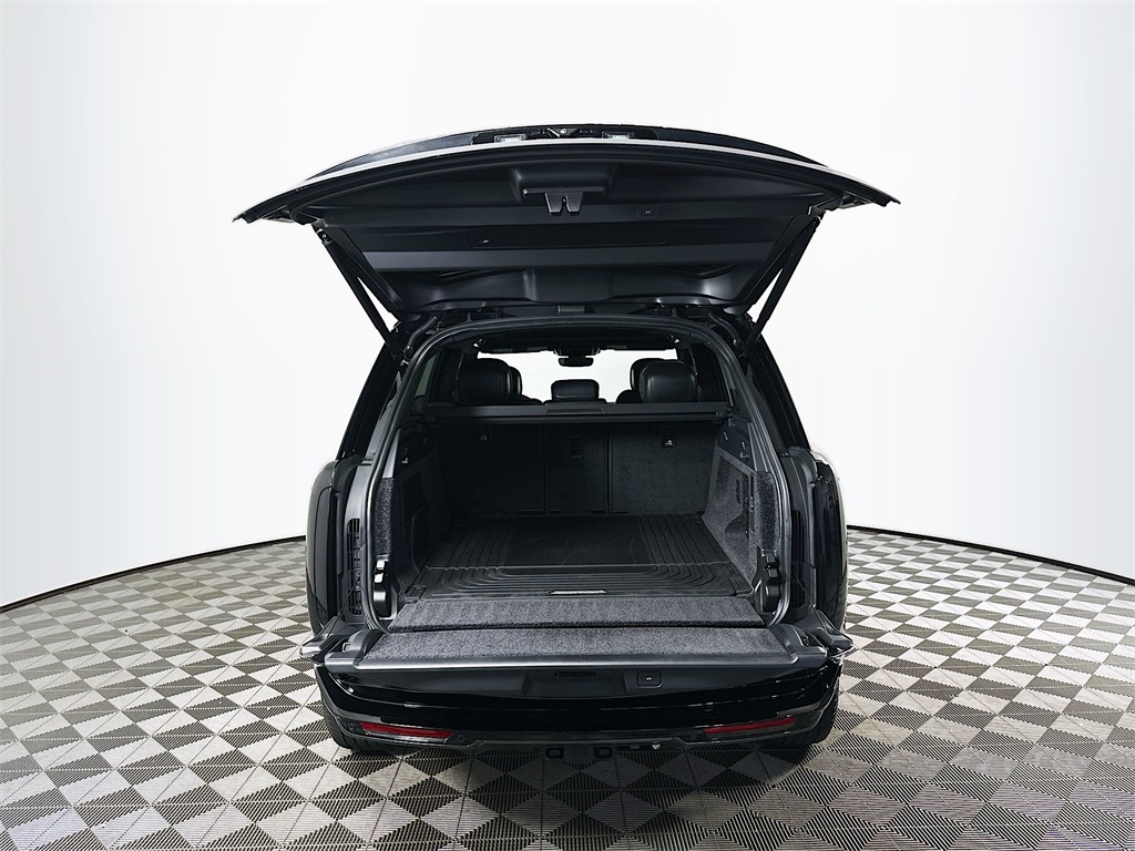 2025 Land Rover Range Rover SE photo 24