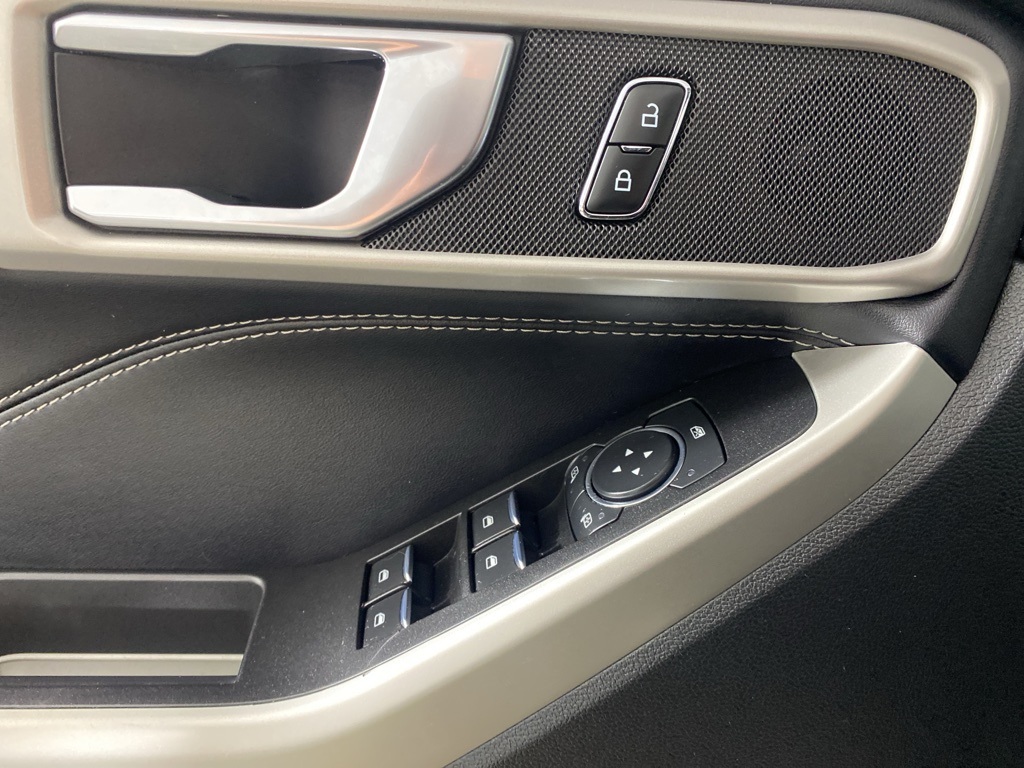 2021 Ford Explorer XLT photo 16