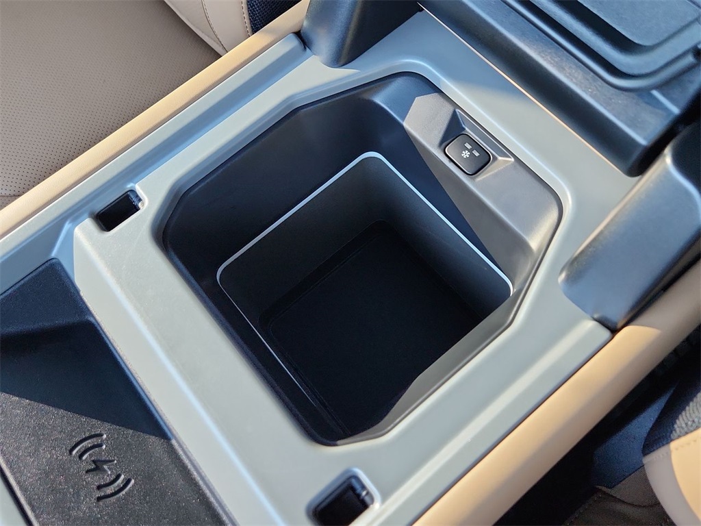 2025 Land Rover Defender 110 V8 photo 24