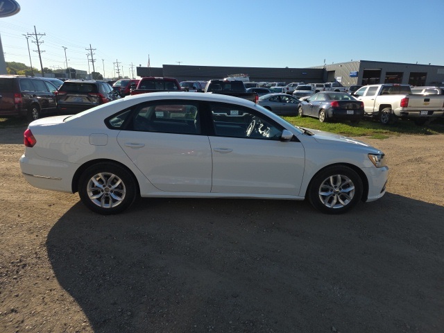 2018 Volkswagen Passat 2.0T S photo 7