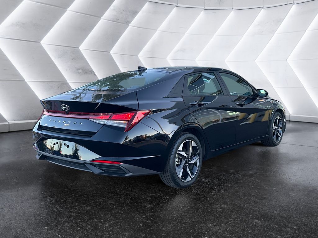 2023 Hyundai Elantra SEL photo 4