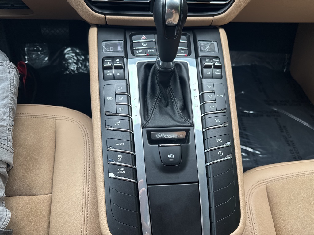 2019 Porsche Macan Base photo 21