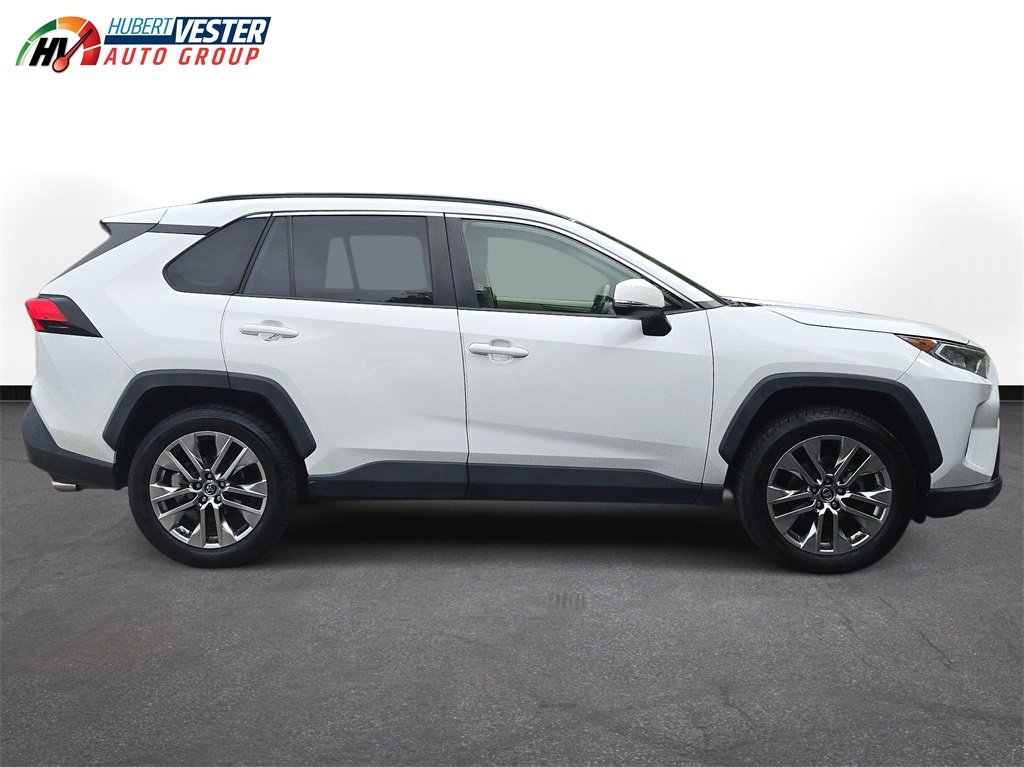 2019 Toyota RAV4 XLE Premium photo 4