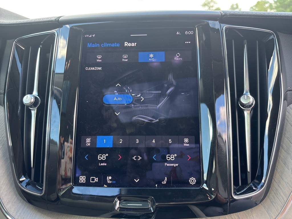 2022 Volvo XC60 B5 Inscription photo 30