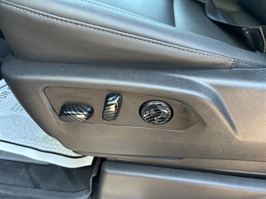 2023 Chevrolet Silverado 1500 RST photo 13
