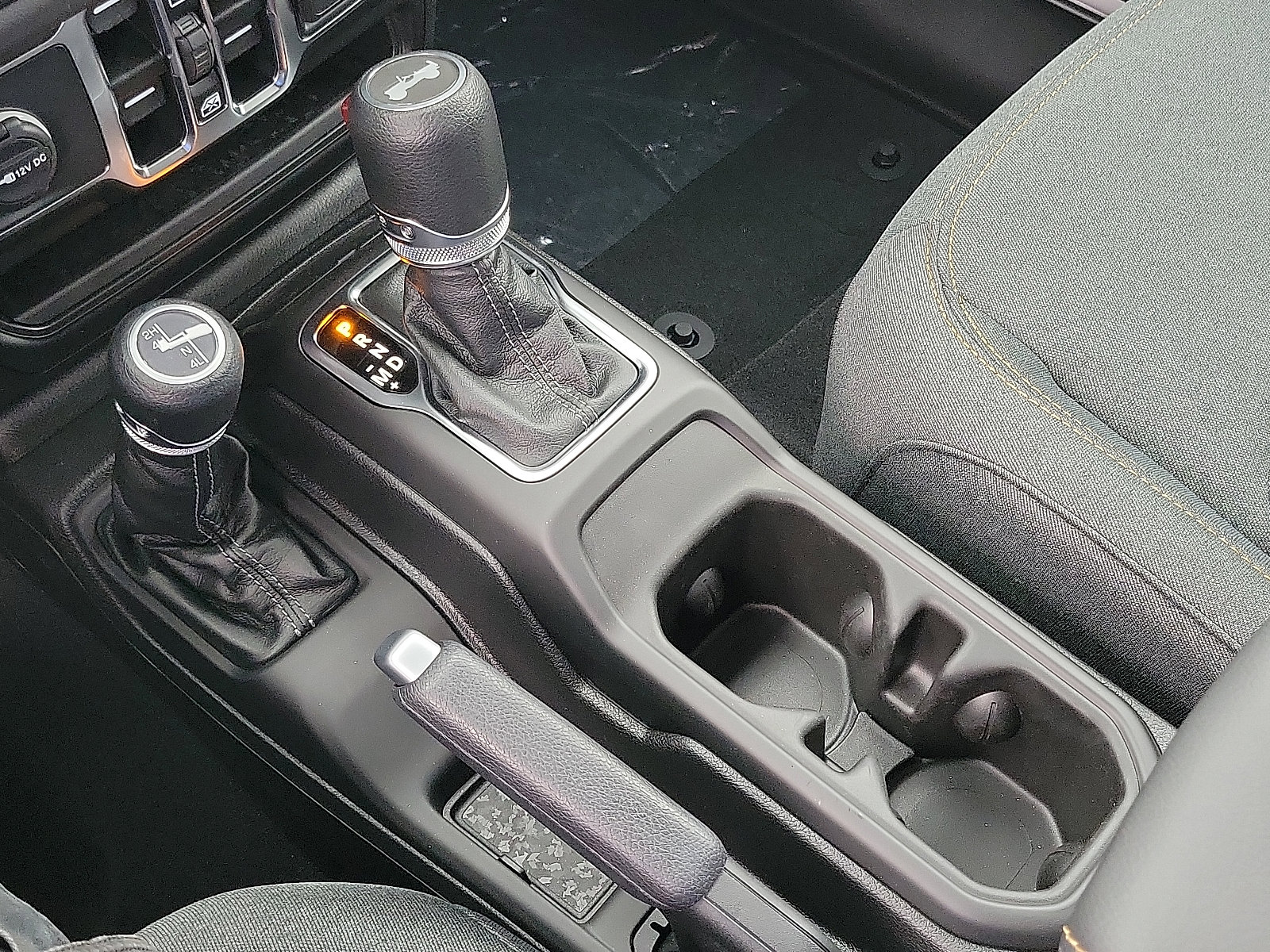 2025 Jeep Wrangler Sahara photo 10