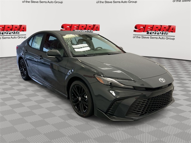 2025 Toyota Camry SE's photo