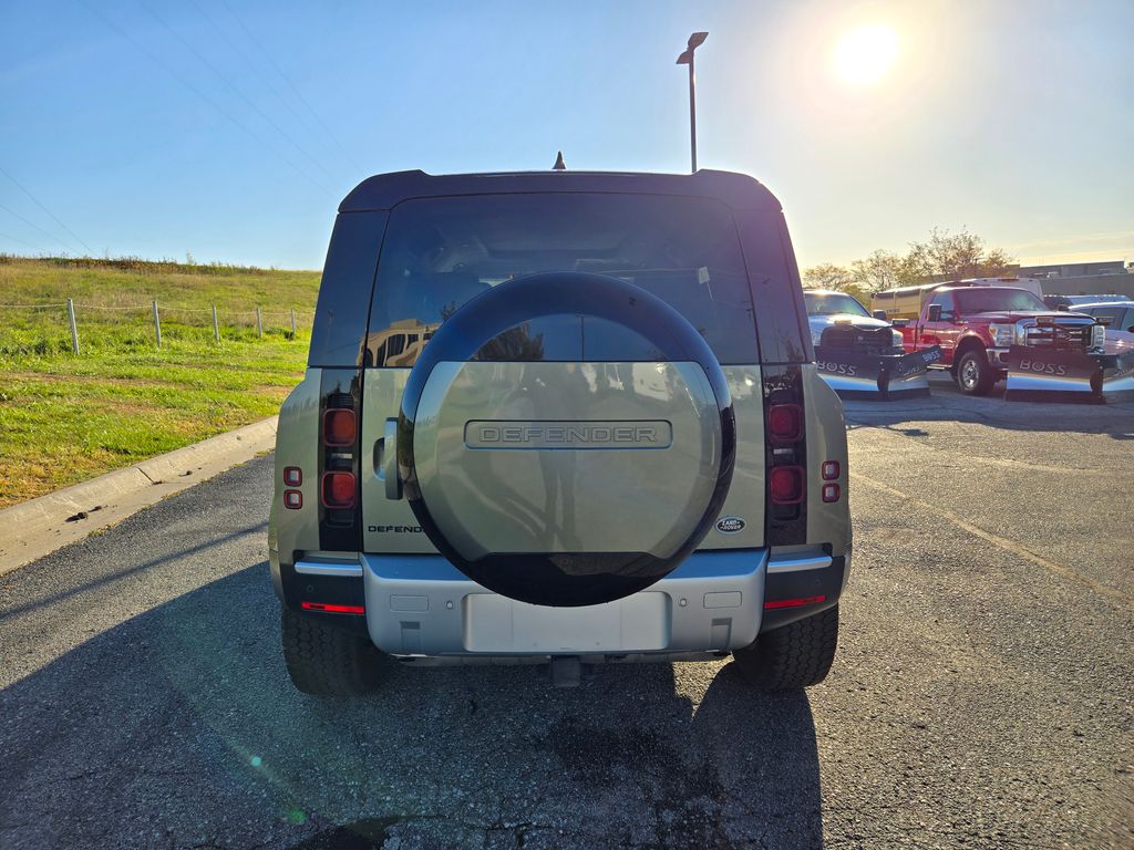 2023 Land Rover Defender 110 S photo 2