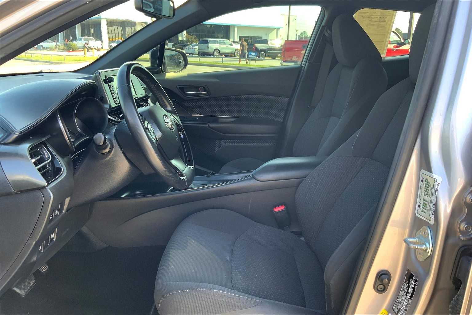 2018 Toyota C-HR XLE Premium photo 7