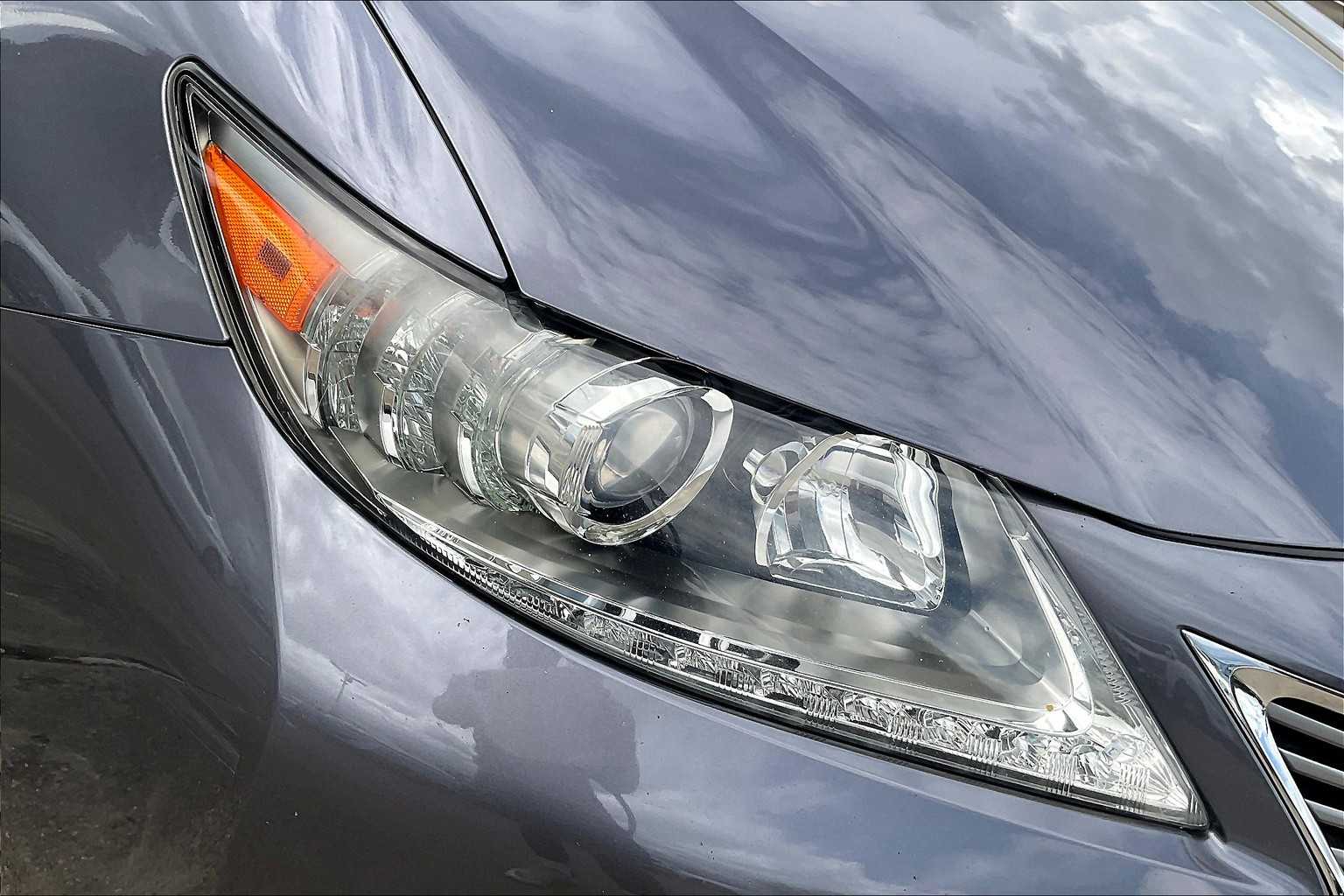 2013 Lexus ES 300h photo 25