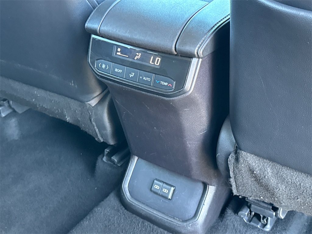 2022 Toyota Highlander XLE photo 18