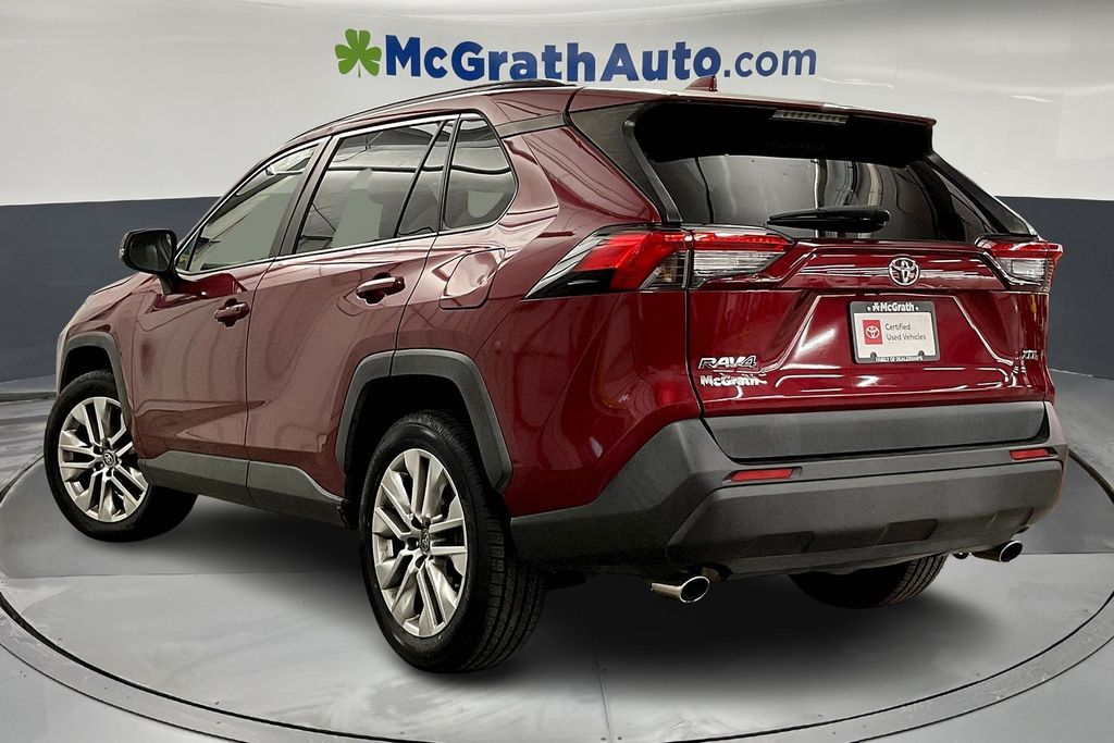 2019 Toyota RAV4 XLE Premium photo 3