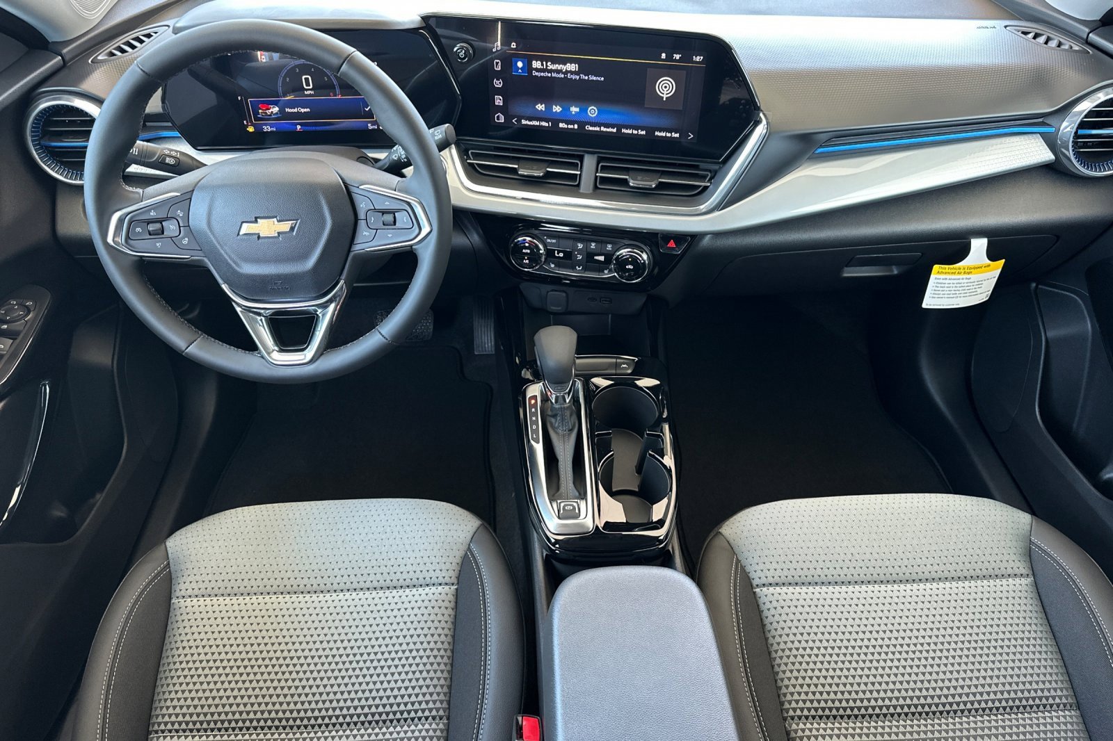 2025 Chevrolet Trax LT photo 13