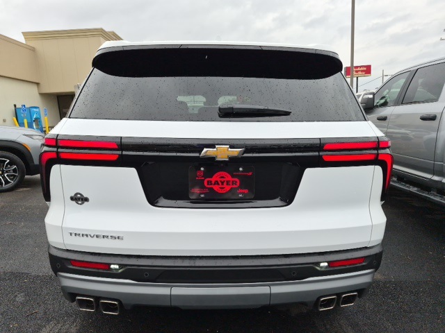 2025 Chevrolet Traverse photo 2