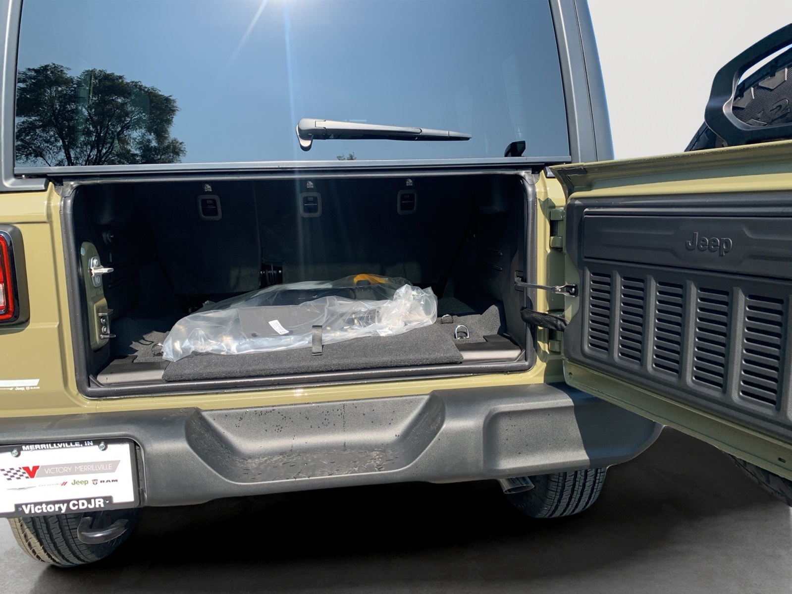 2025 Jeep Wrangler Sport S photo 29
