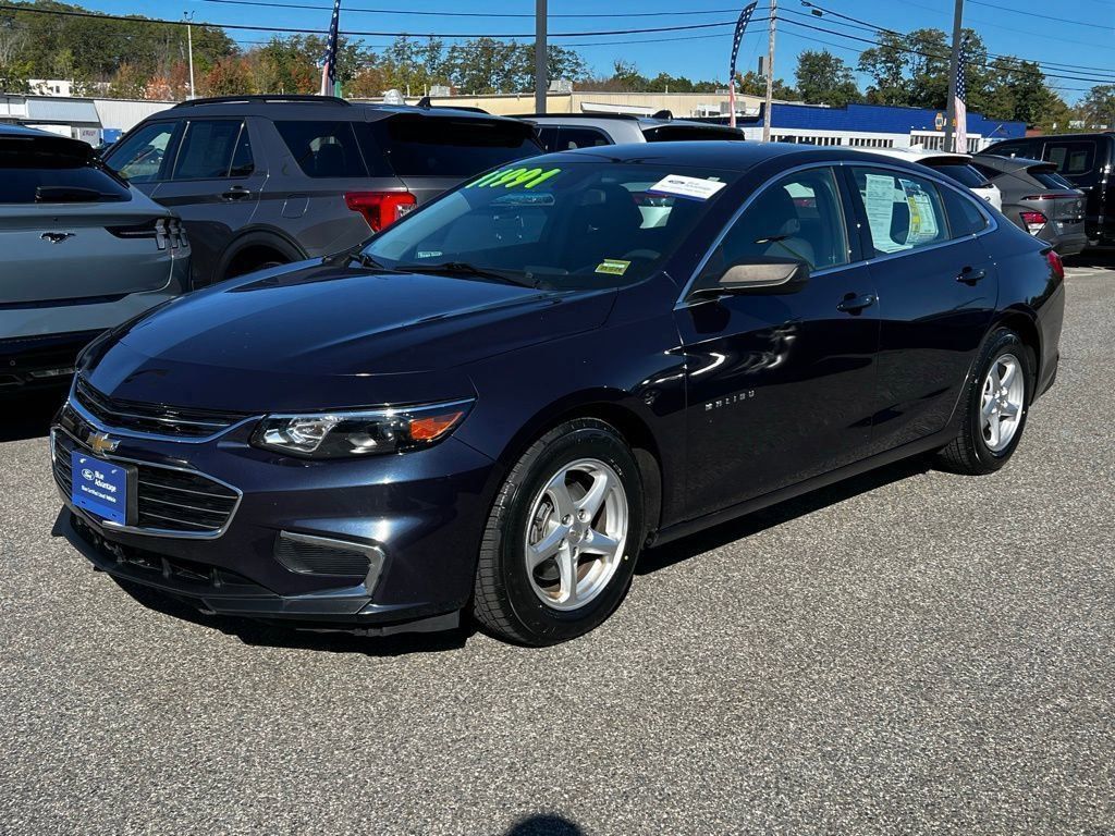 2017 Chevrolet Malibu photo 2