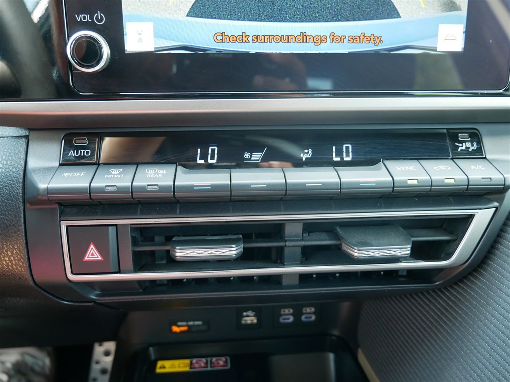 2025 Toyota Camry SE photo 26