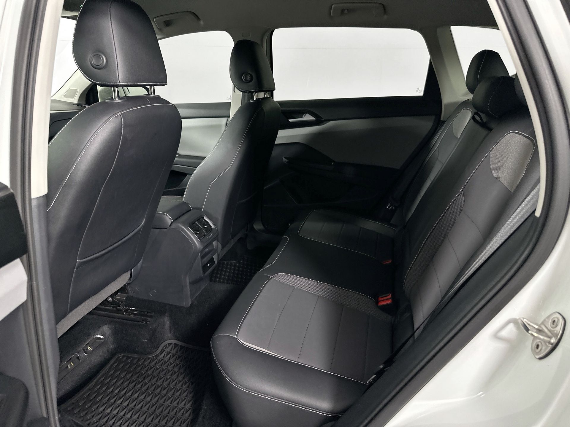 2022 Volkswagen Taos SE photo 17