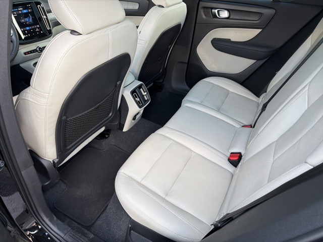 2023 Volvo XC40 Ultimate photo 10
