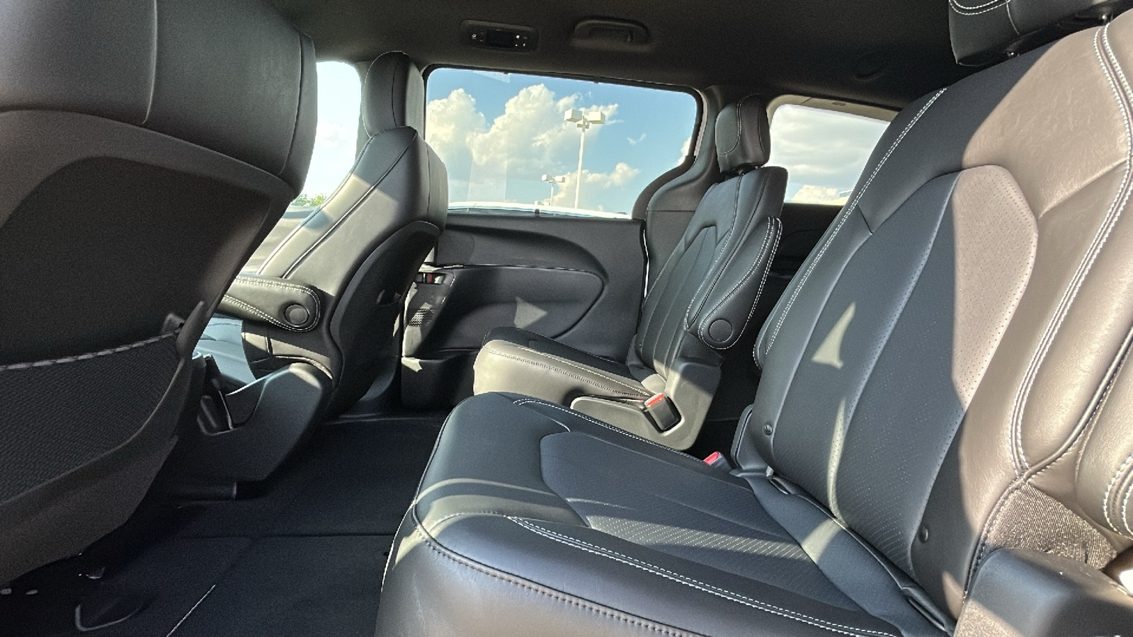 2026 Chrysler Voyager LX photo 11