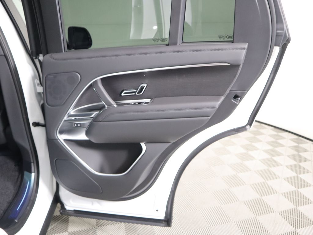 2025 Land Rover Range Rover SE photo 26