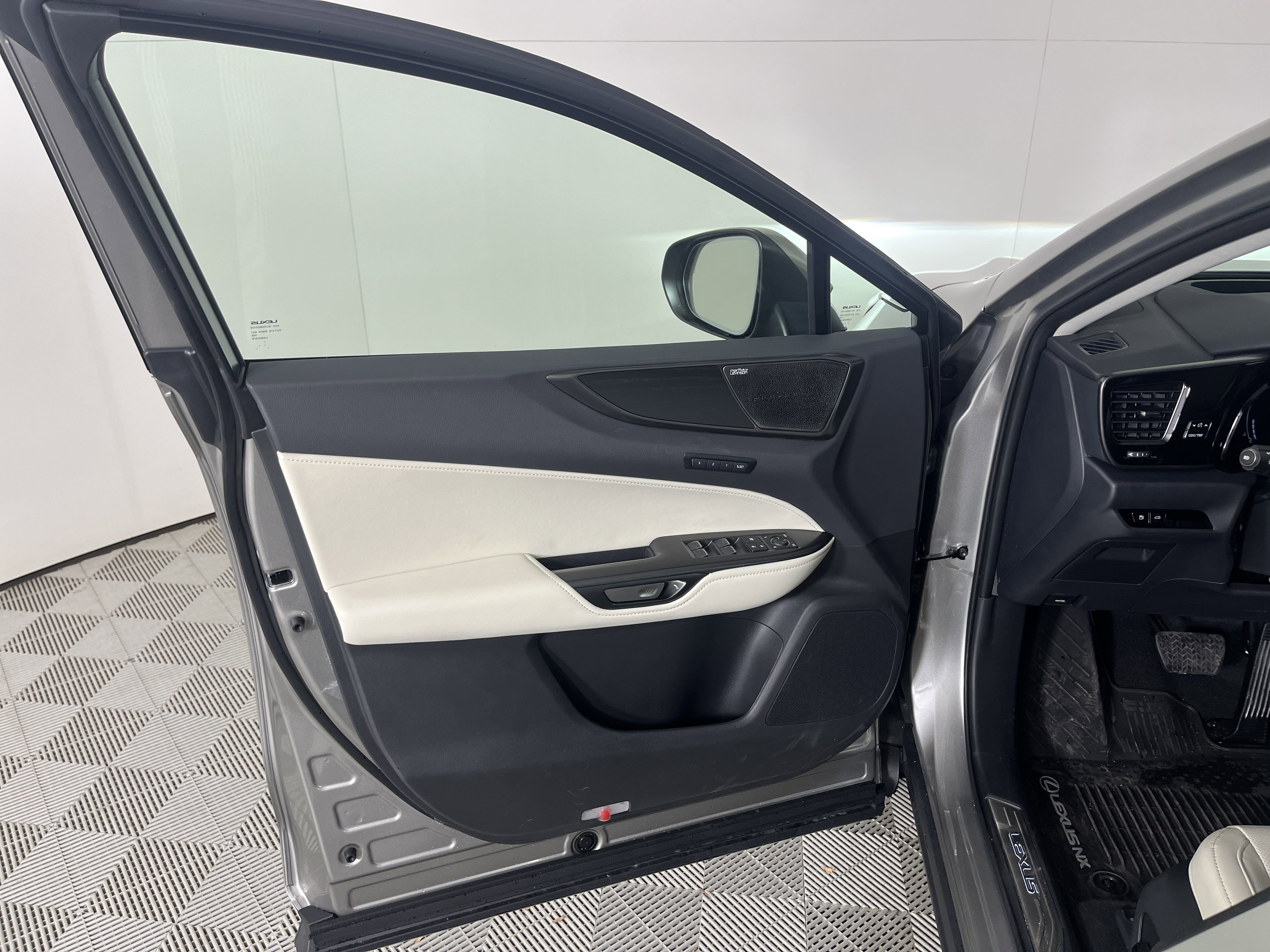 2025 Lexus NX 350 AWD photo 5