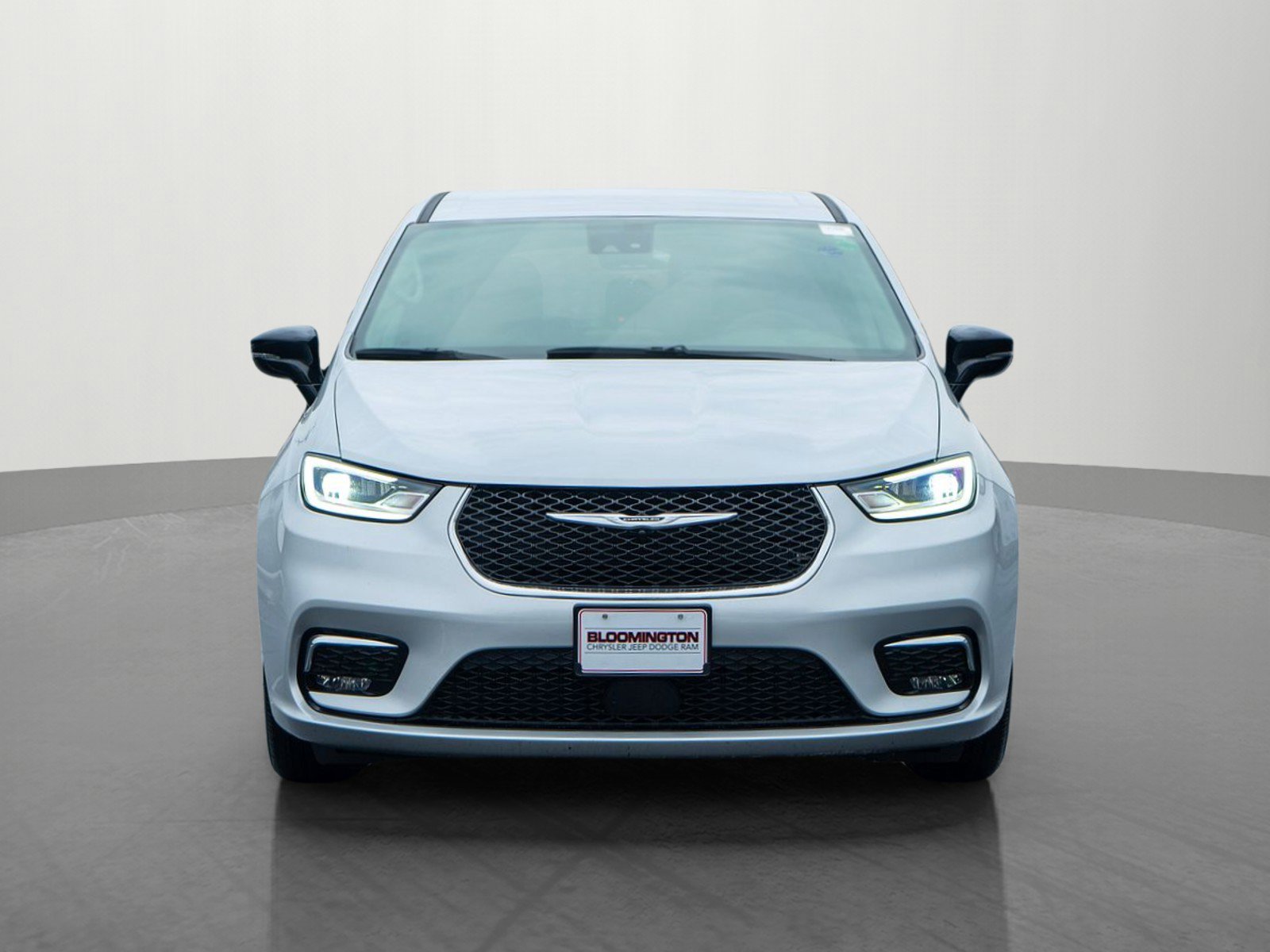 Used 2024 Chrysler Pacifica Touring L with VIN 2C4RC1BG6RR132147 for sale in Minneapolis, Minnesota