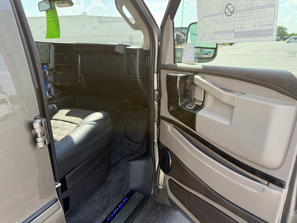 2025 Gmc Savana photo 25