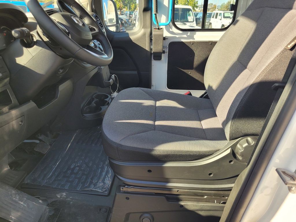 2024 Ram 3500 photo 9