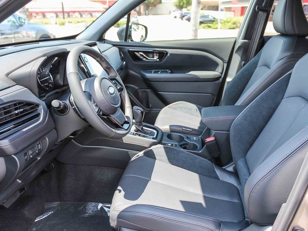 2025 Subaru Forester Touring photo 17