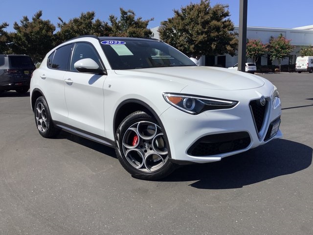 2022 Alfa Romeo Stelvio Ti Sport photo 2