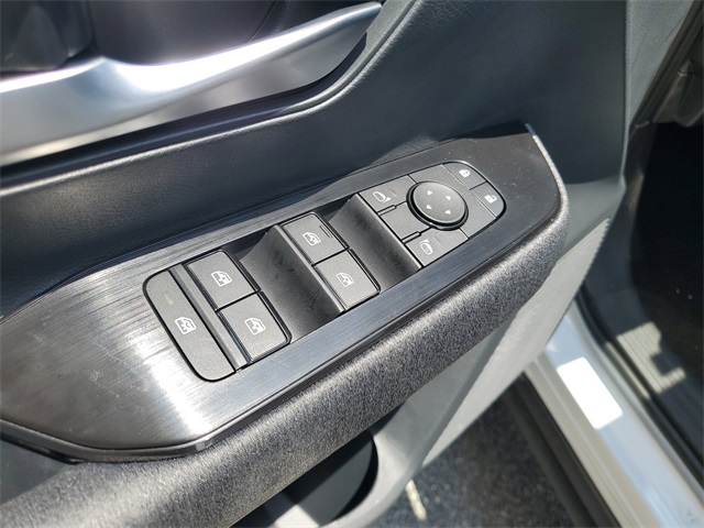 2025 Nissan Kicks SV photo 11
