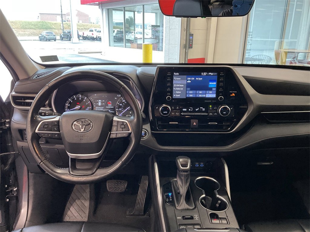 2022 Toyota Highlander XLE photo 16