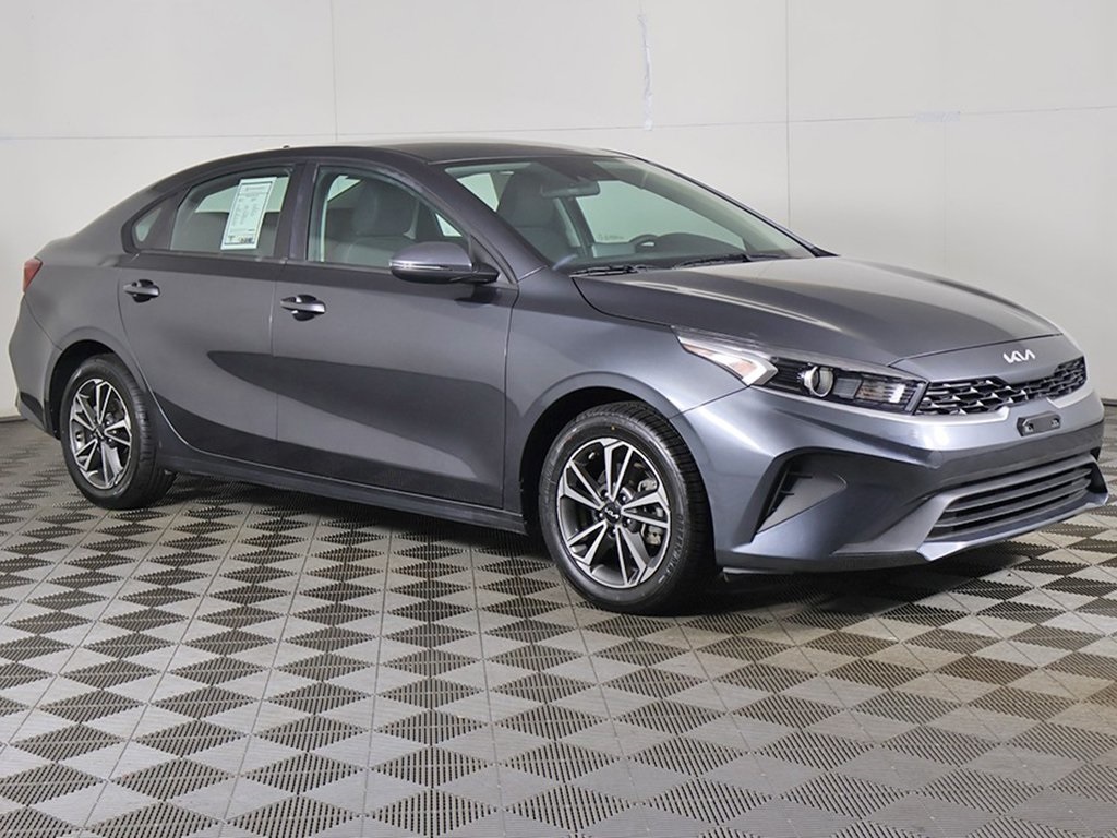 2023 Kia Forte LXS photo 2