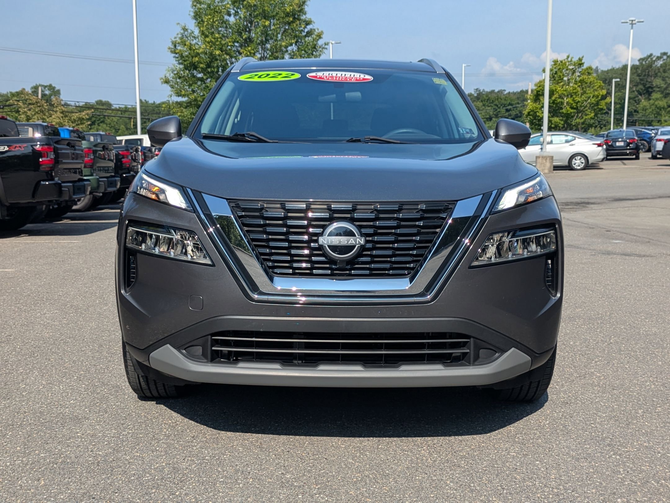2022 Nissan Rogue SV photo 2
