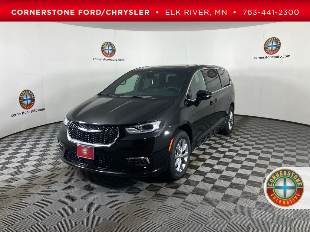 2026 Chrysler Pacifica Limited's photo