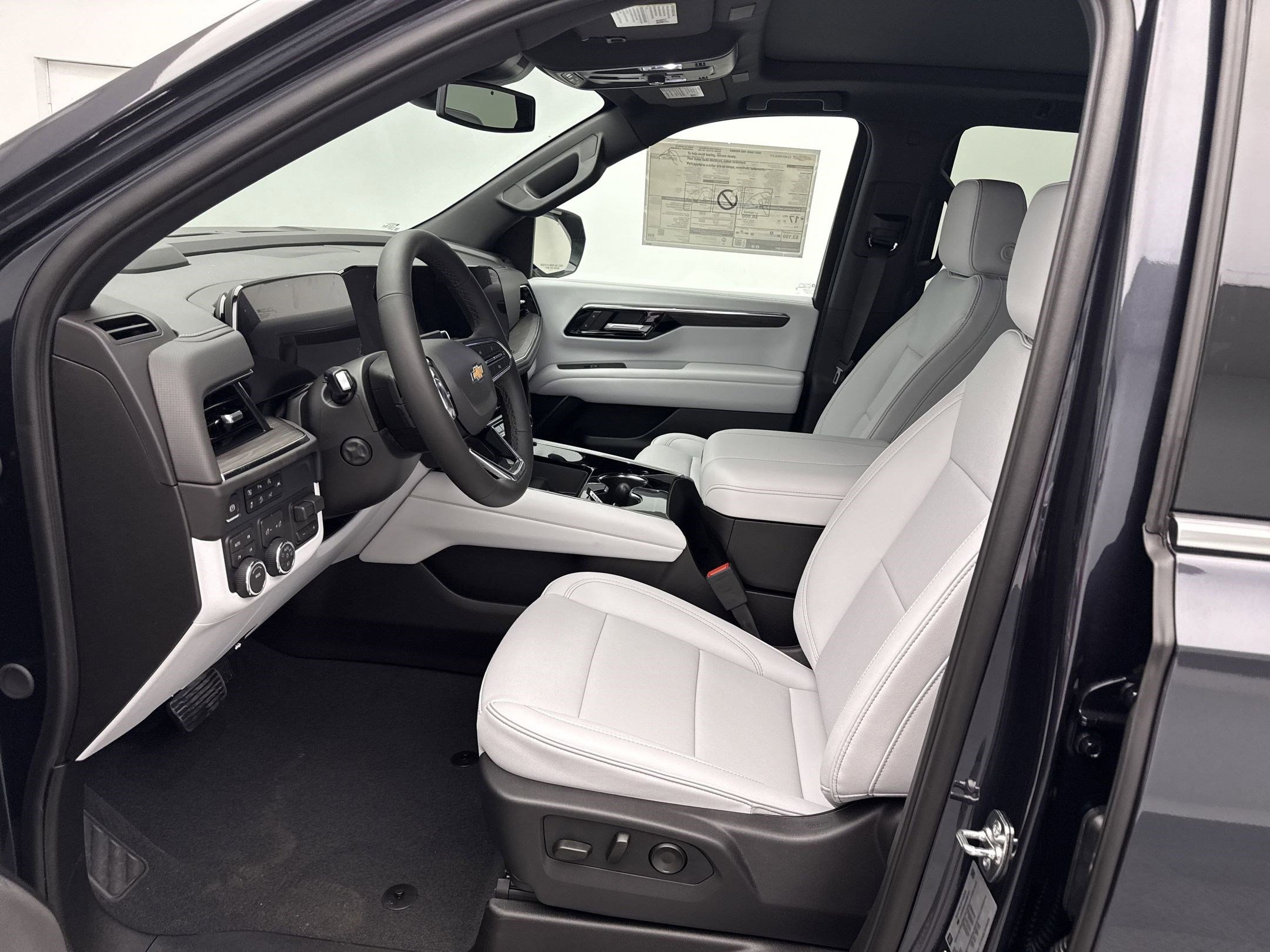 2025 Chevrolet Tahoe Premier photo 2